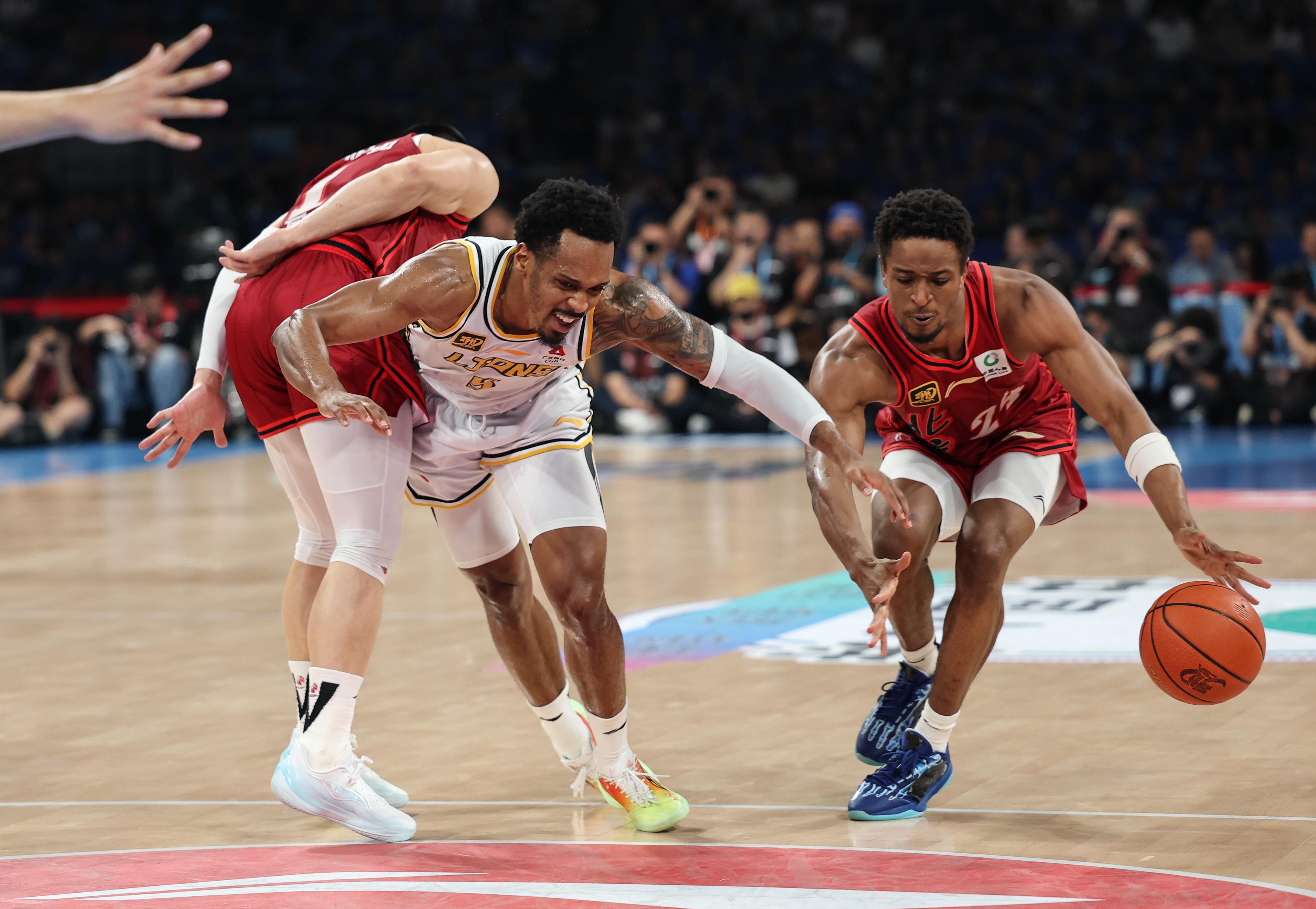 开云体育下载-欧篮联清晨再迎强敌；广州队复出首秀；主帅态度——目标明确；高层口径保持一致的简单介绍