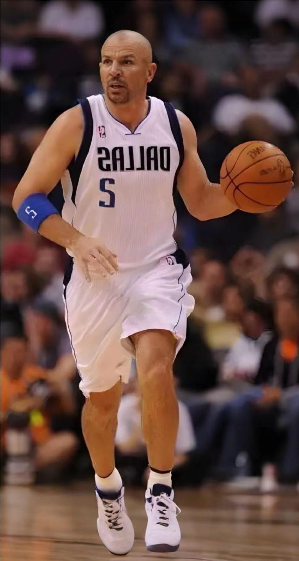 开云官网-达拉斯独行侠训练开放日，转会期临场应变引欢呼，亚冠在即，团队化学反应显著